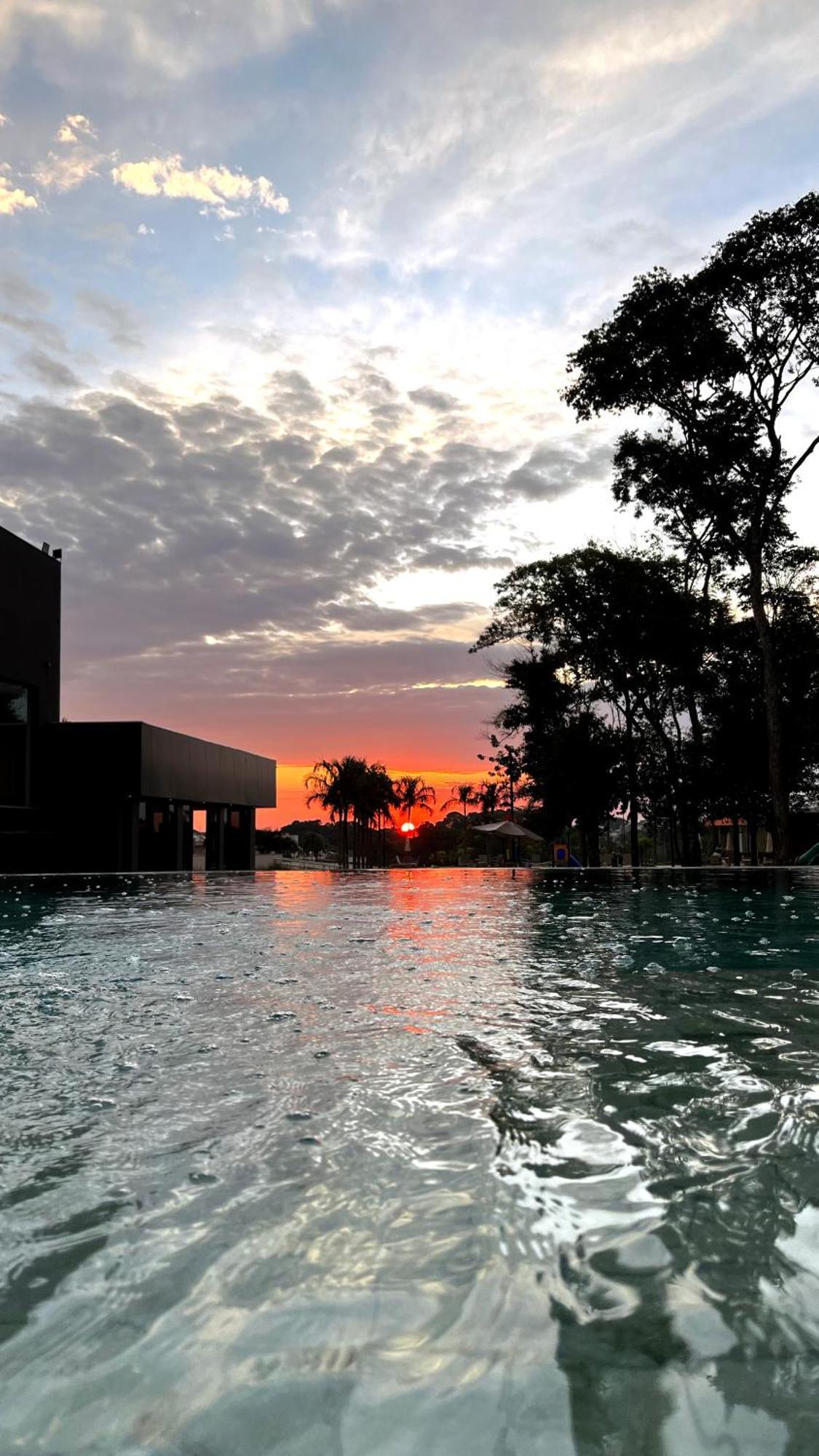 Doubletree By Hilton - Resort - Foz do Iguaçu Eksteriør bilde Sunset at the pool